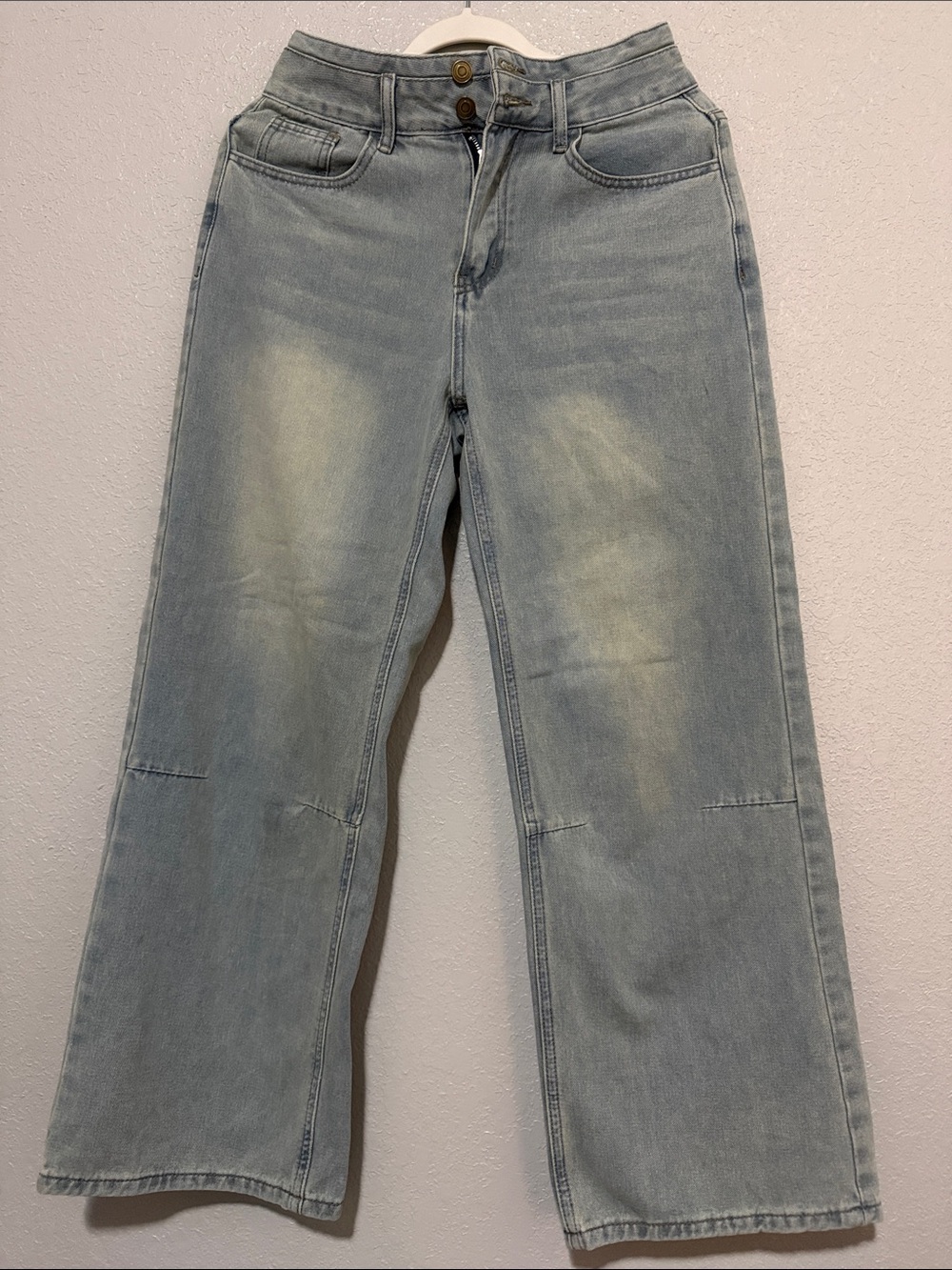 Light Wash Wide-Leg Women’s Jeans